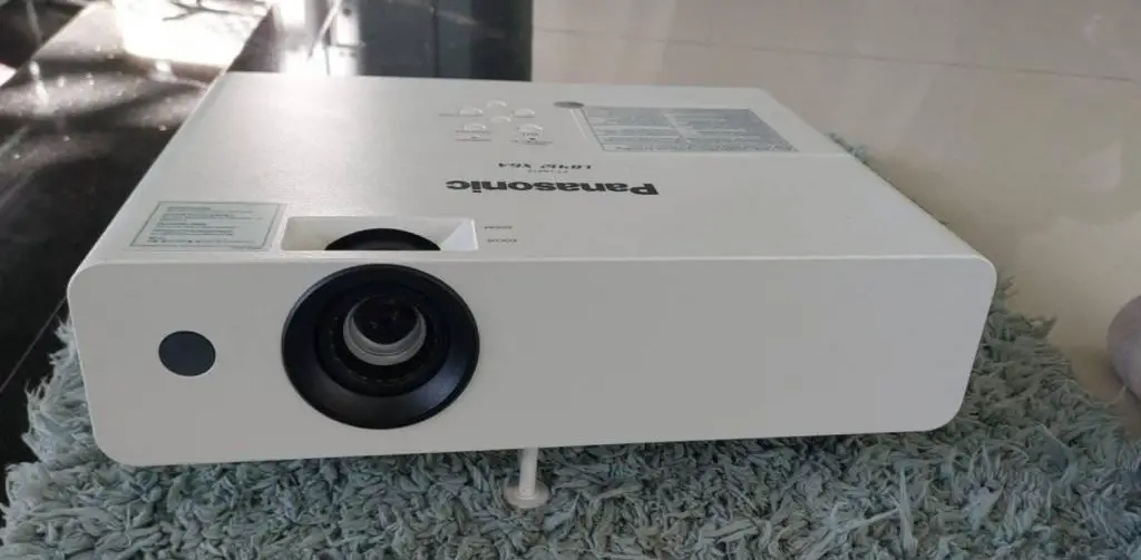 Are Projectors Better For Your Eyes Than TVs? TechPicko