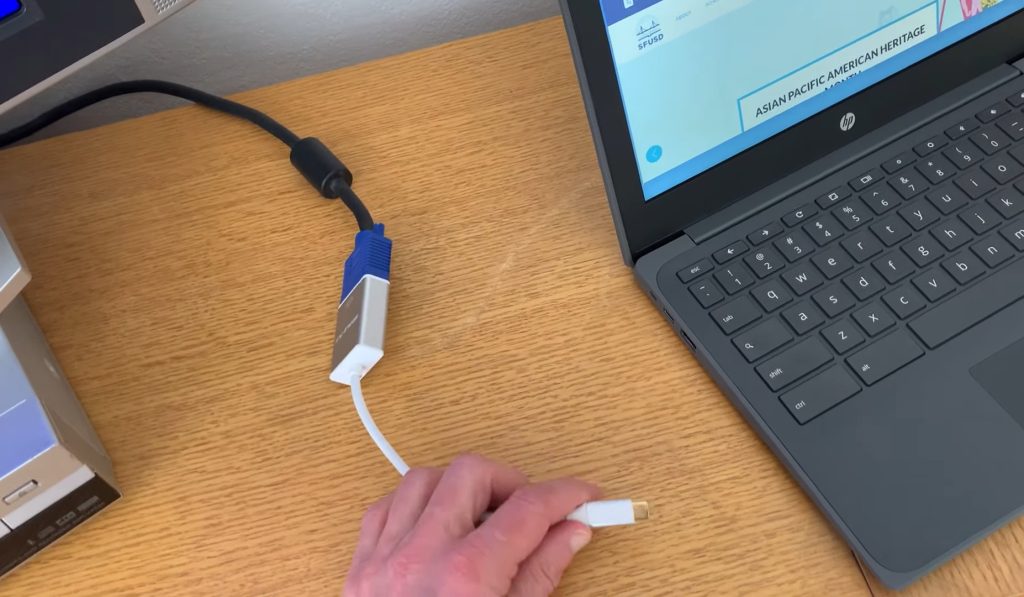 How to connect a Chromebook to a 