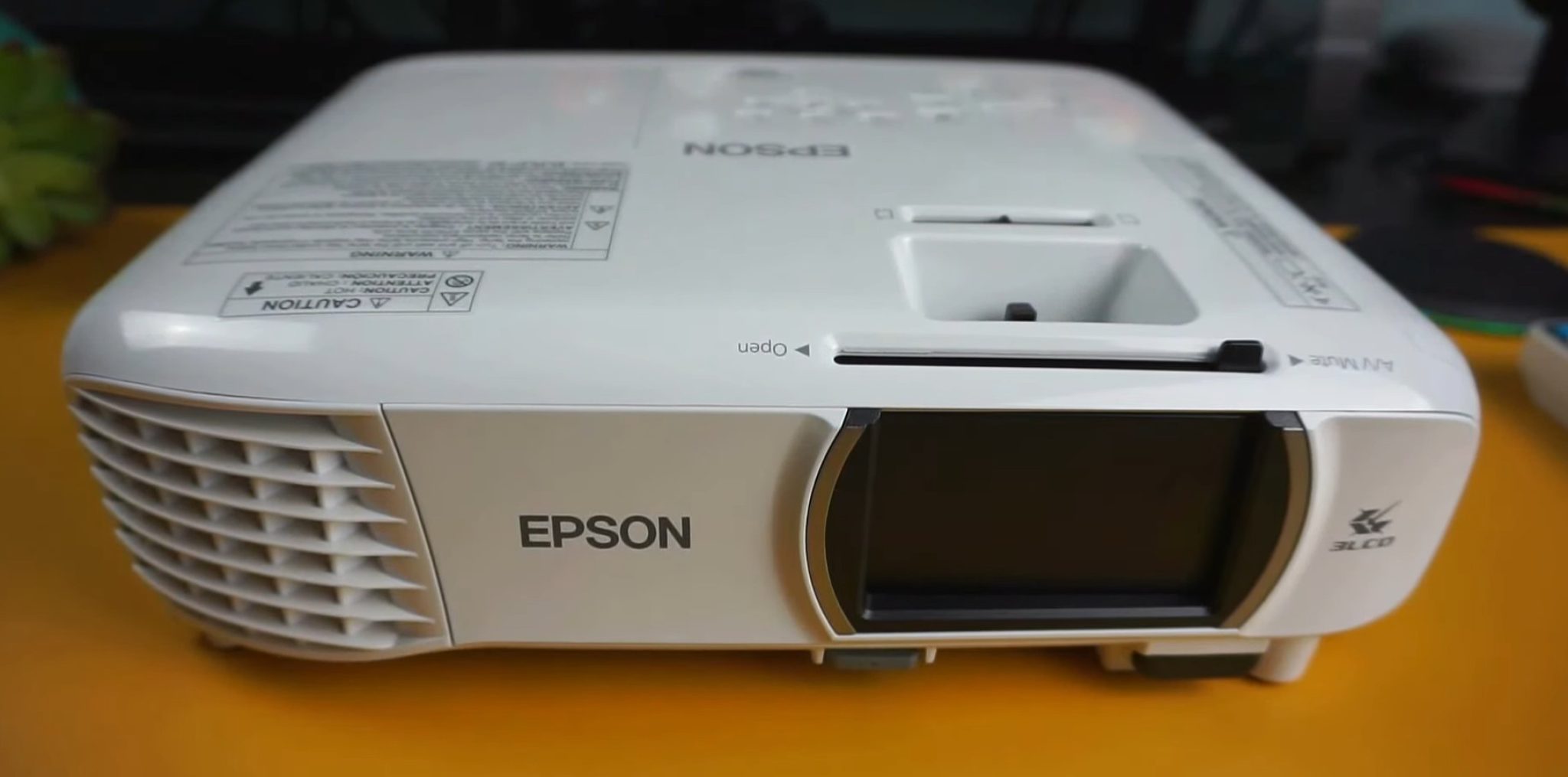 connect epson projector to laptop