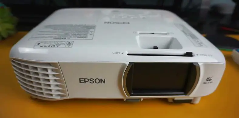 connecting laptop to epson projector via hdmi