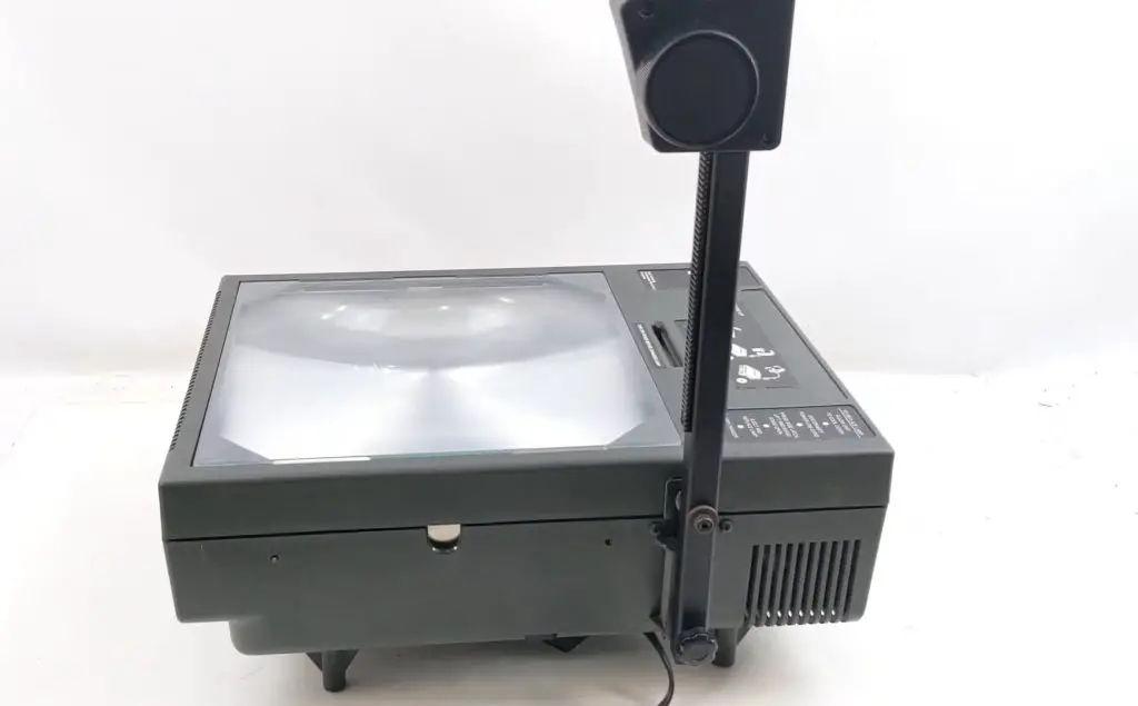 How Does Overhead Projector Work? Expert's Explain