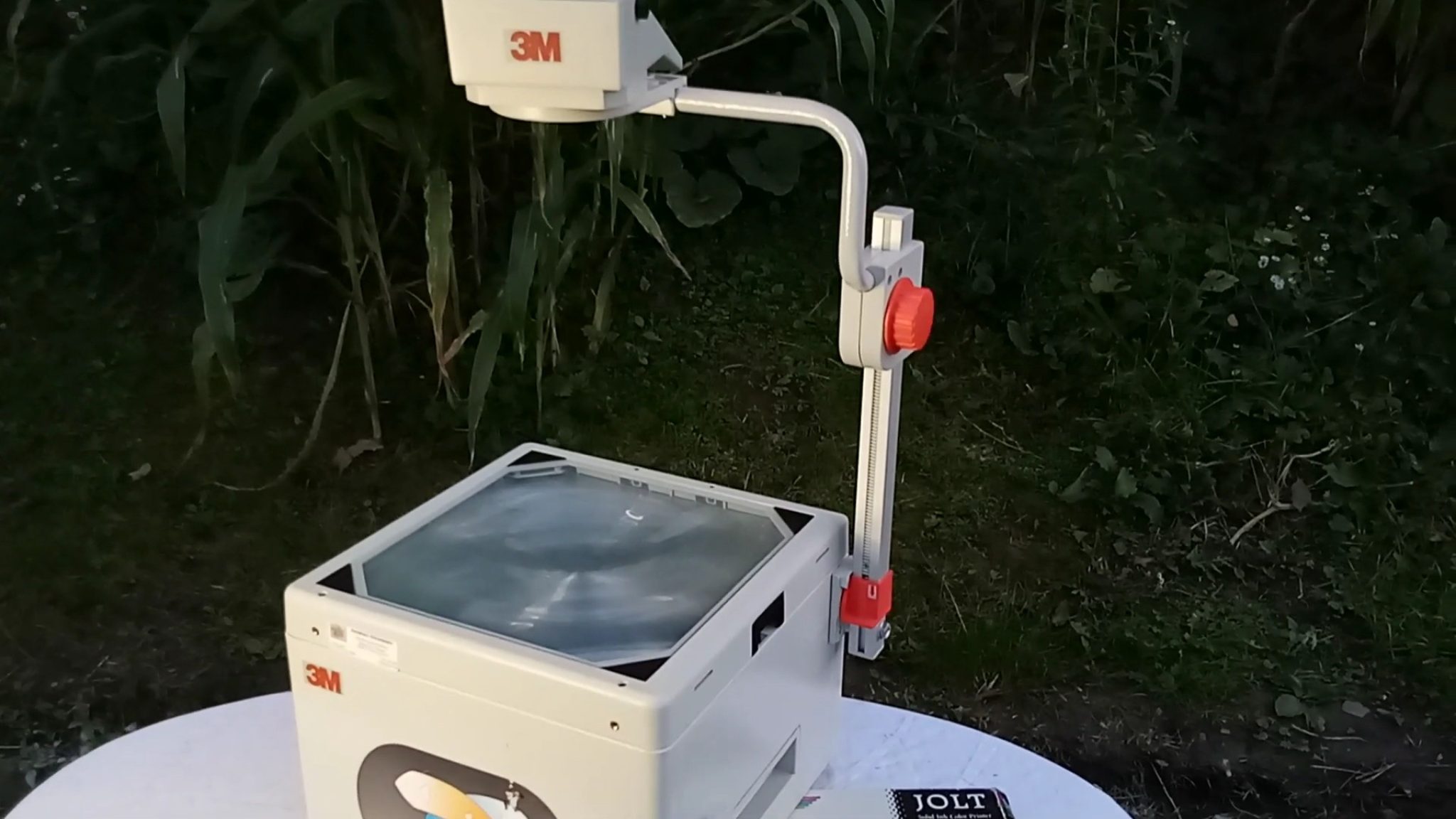 How Does Overhead Projector Work? Expert's Explain