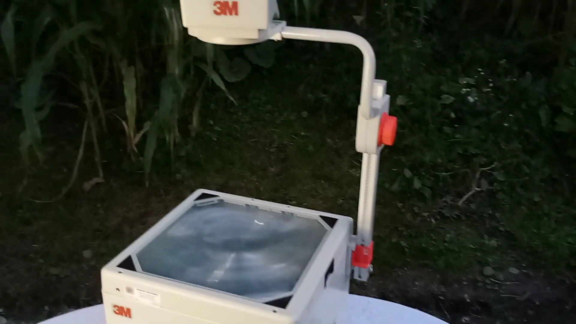 How Does Overhead Projector Work? Expert’s Explain