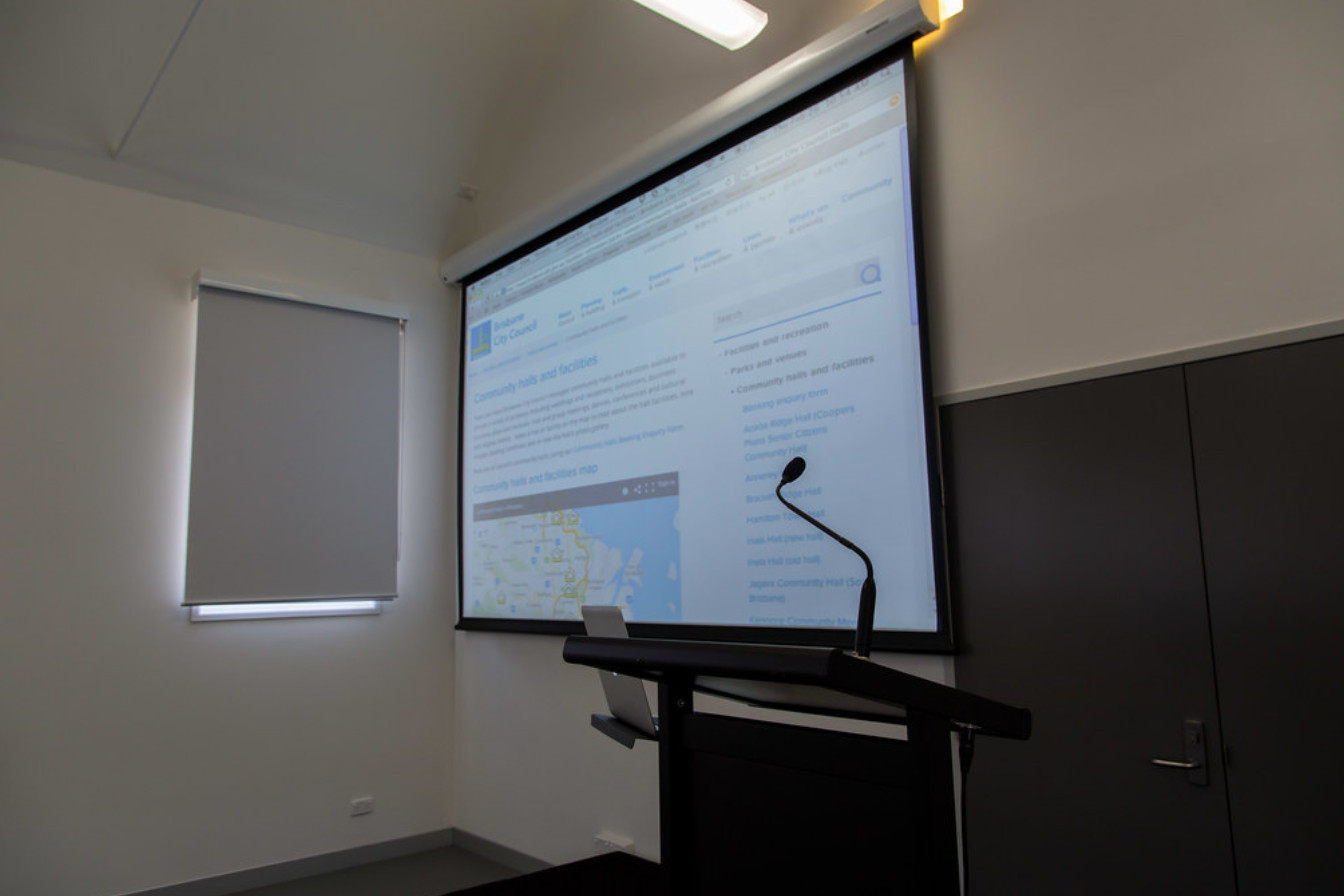 How to hang projector screen from ceiling? 5 Steps