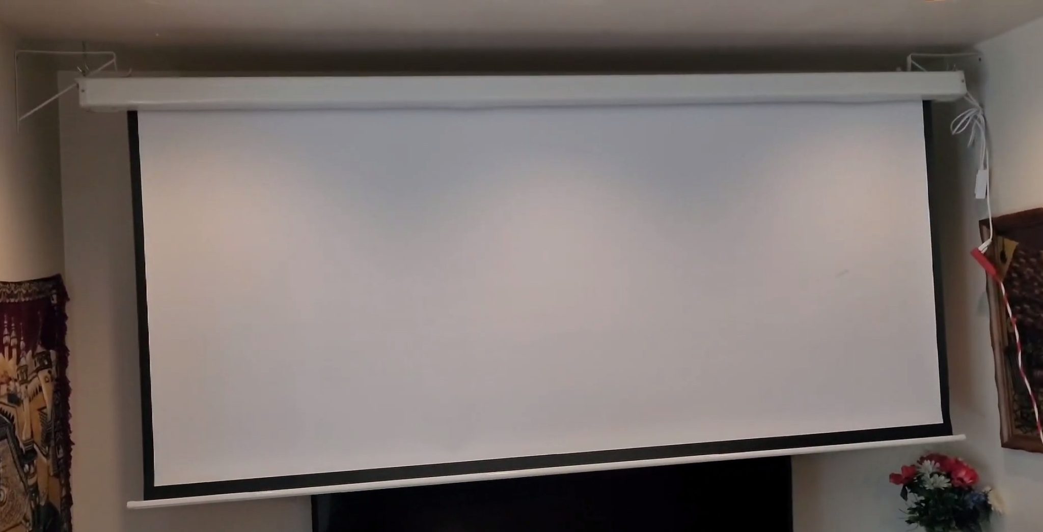 How to hang projector screen from ceiling? 5 Steps