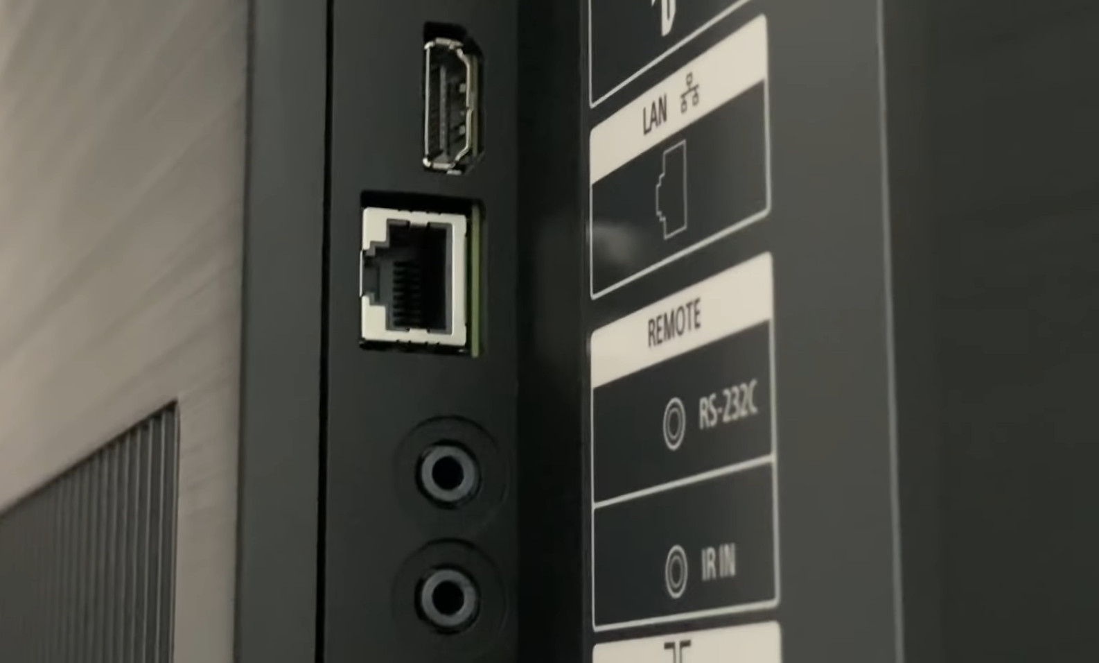 Which Ports are HDMI 2.1 on the Sony X900H?