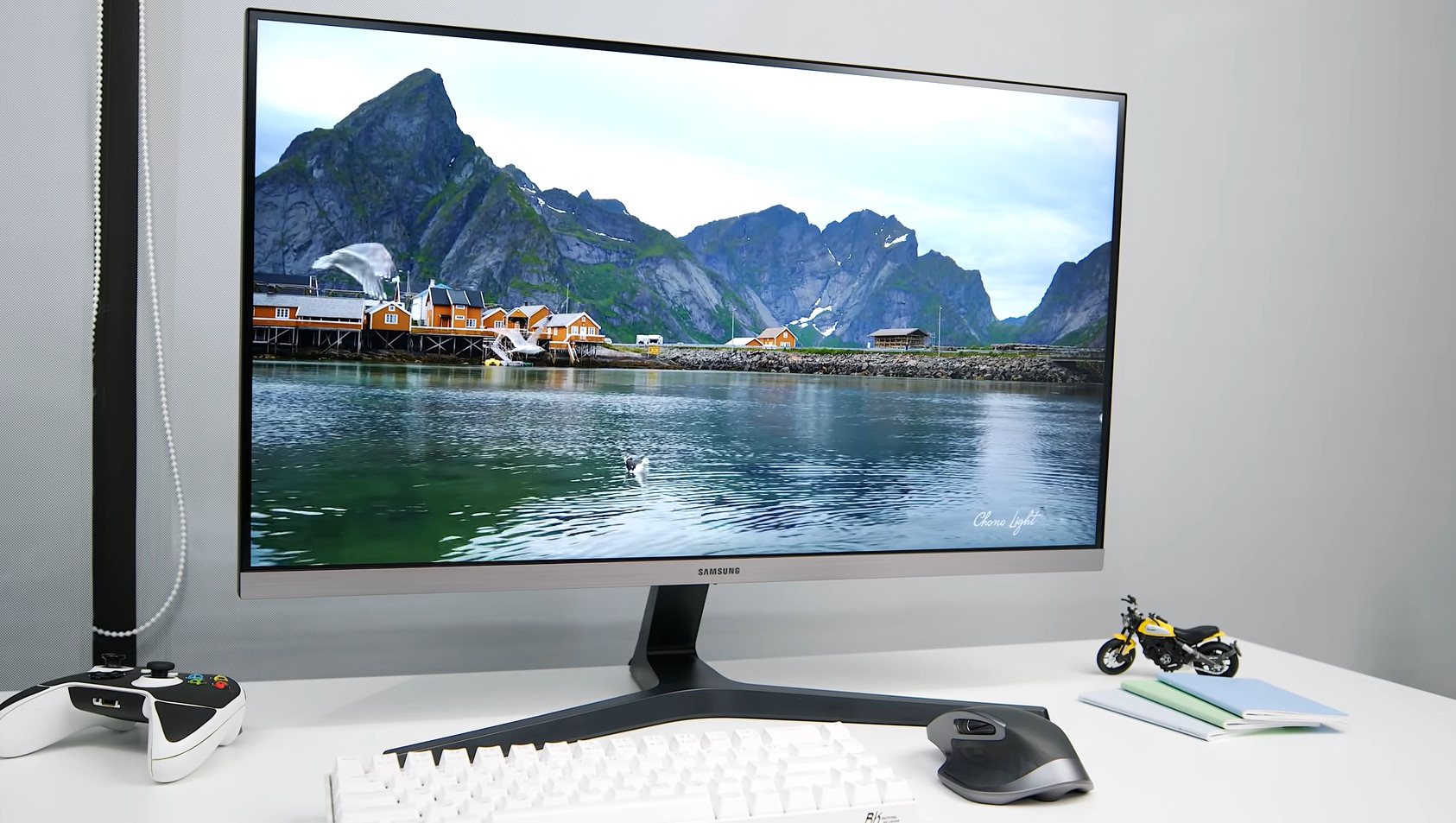 How do I connect my HDMI monitor to a USB port?