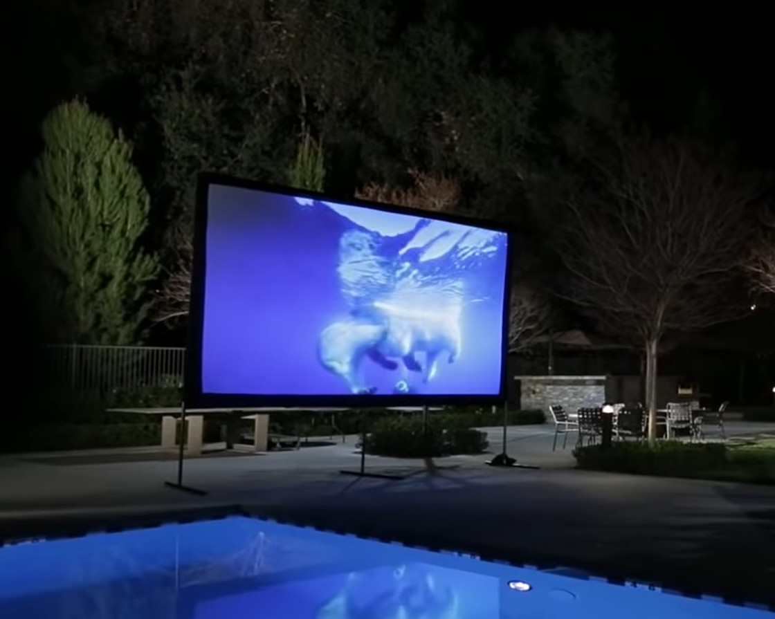 How to use a projector outside? 8 Helpful tips